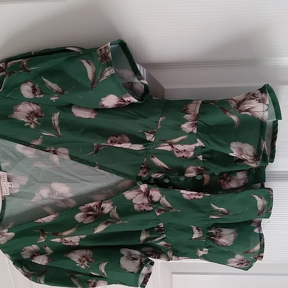 Floral Top - Picture 2 of 4